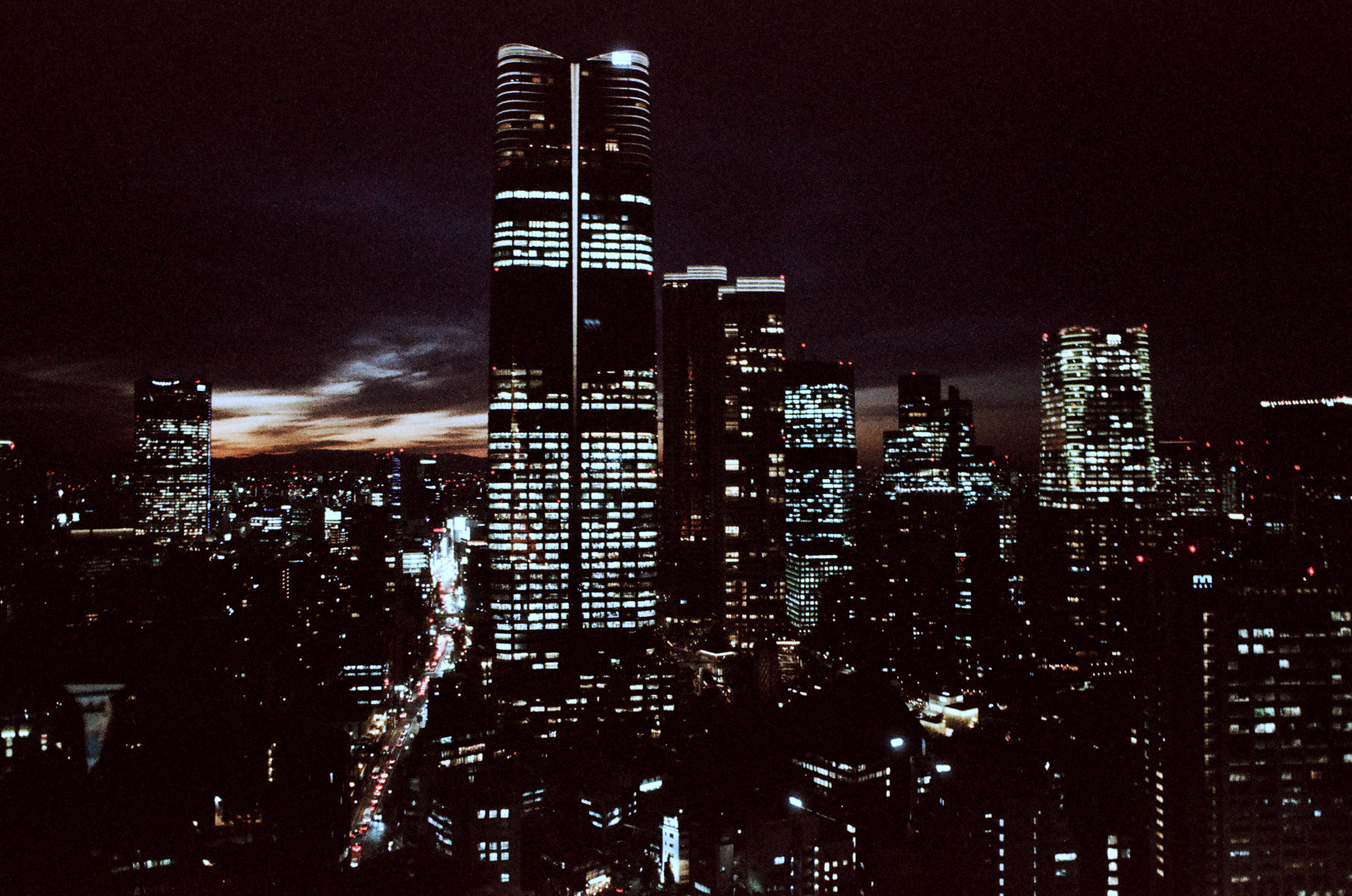 Tōkyō Skyline at dusk